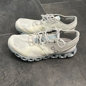 Gently worn On Running tennis shoes!